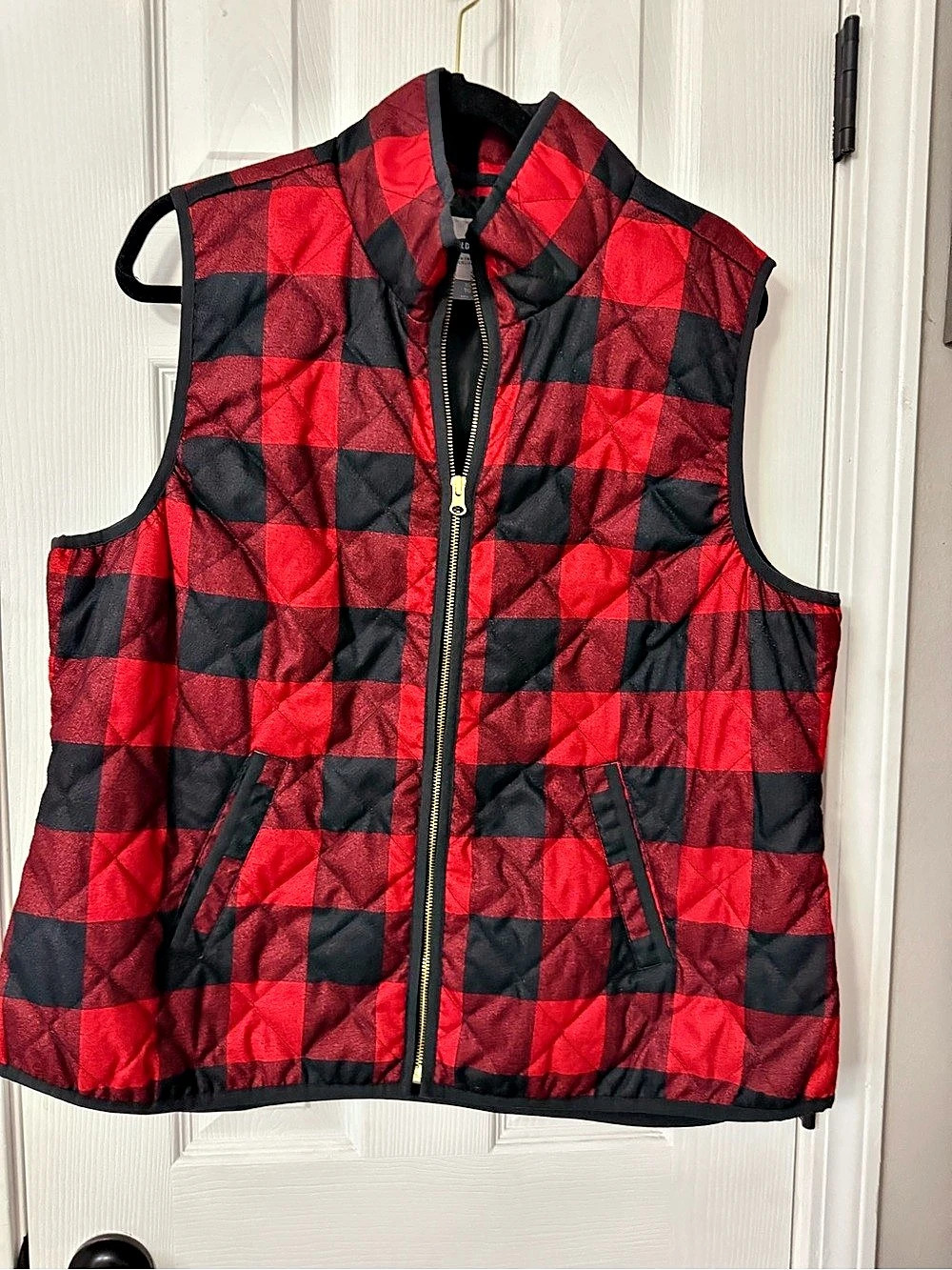 Old Navy Quilted Plaid Vest Red & Black Checkered Size XL